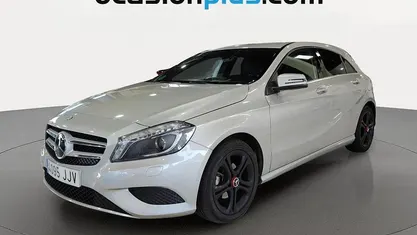 Usado Mercedes A180 Urban 109 CV (80 kW) 2015 Gris plata Utilitario