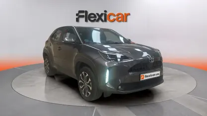 Usado Toyota Yaris Active 116 CV (85 kW) 2022 Gris Utilitario
