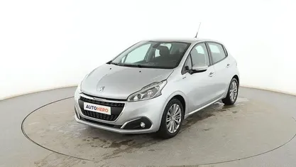 Usado Peugeot 208 Signature Sky 82 CV (60 kW) 2018 Utilitario
