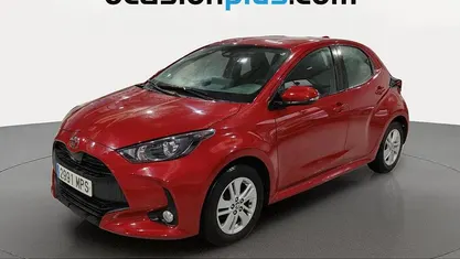 Usado Toyota Yaris Edition 125 CV (91 kW) 2024 Rojo Utilitario