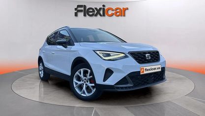 Używany Seat Arona FR 150 KM (110 kW) 2023 Biały SUV