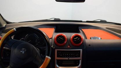Używany Peugeot 1007 70 KM (51 kW) 2007 Czerwony Minivan
