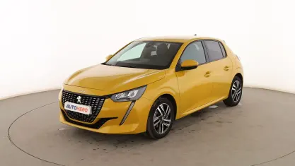 Usado Peugeot 208 Allure 102 CV (75 kW) 2020 Amarillo Utilitario