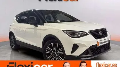 Usado Seat Arona FR 110 CV (80 kW) 2023 Blanco SUV