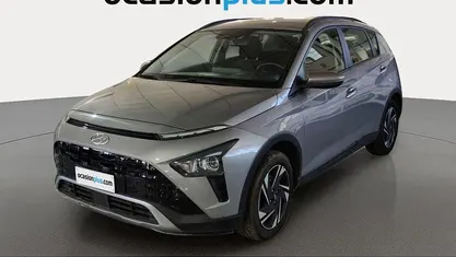 Usado Hyundai Bayon 100 CV (73 kW) 2022 Gris SUV