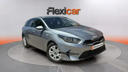 Käytetty Kia Ceed 136 HP (100 kW) 2023 Harmaa Viistoperä