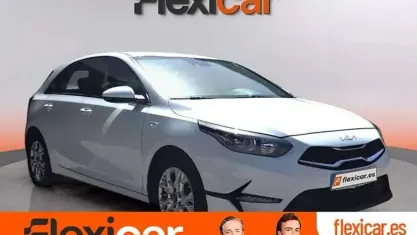 Usado Kia Ceed 120 CV (88 kW) 2022 Blanco Utilitario