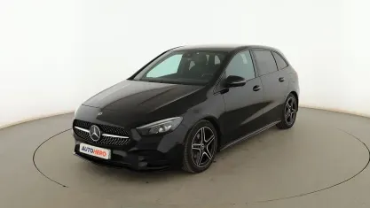 Usado Mercedes B180 AMG line 116 CV (85 kW) 2022 Negro Utilitario
