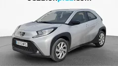 Gris Usado 2024 Toyota Aygo Play Utilitario | 14.137 € (Precio justo)