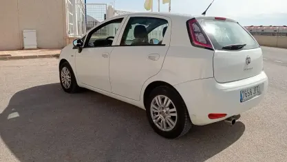 Usado Fiat Punto Easy 95 CV (69 kW) 2016 Blanco Utilitario