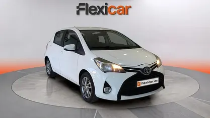 Usado Toyota Yaris Active 69 CV (50 kW) 2017 Blanco Utilitario