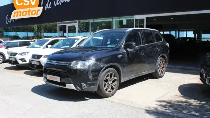 Usado Mitsubishi Outlander P-HEV 203 CV (149 kW) 2014 Negro SUV