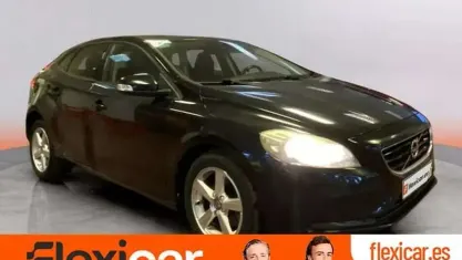 Usado Volvo V40 Kinetic 120 CV (88 kW) 2016 Negro Utilitario