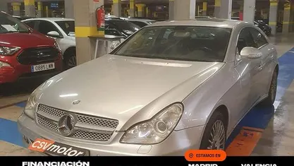 Usado Mercedes CLS500 310 CV (228 kW) 2004 Plateado Berlina