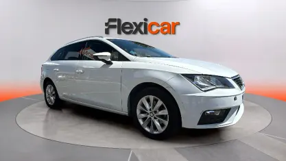 Usado Seat Leon Style 116 CV (85 kW) 2019 Blanco Berlina