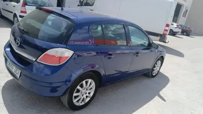 Usado Opel Astra Elegance 100 CV (73 kW) 2004 Azul