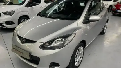 Usado Mazda 2 Active Plus 86 CV (63 kW) 2008 Gris Utilitario