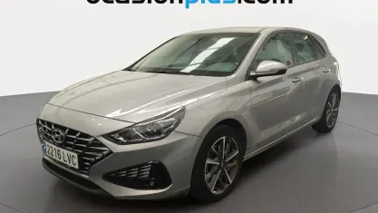 Usado Hyundai i30 110 CV (80 kW) 2021 Gris plata Utilitario