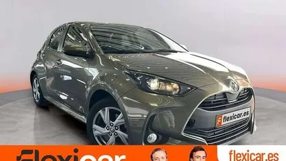 Usado Toyota Yaris Hybrid Active 116 CV (85 kW) 2024 Verde Utilitario