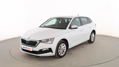 Usado Skoda Scala Ambition 150 CV (110 kW) 2023 Blanco Utilitario
