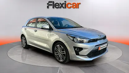 Usado Kia Rio 120 CV (88 kW) 2021 Berlina