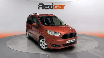 Usado Ford Tourneo Courier Titanium 102 CV (75 kW) 2016 Granate Monovolumen