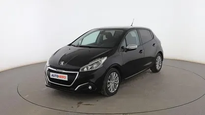 Usado 2019 Peugeot 208 Signature Sky Utilitario | 8799 € (Buen precio)