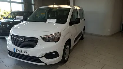 Usado Opel Combo Life Business Edition 100 CV (73 kW) 2023