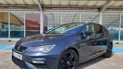 Usado Seat Leon FR 150 CV (110 kW) 2019 Gris / plata Familiar