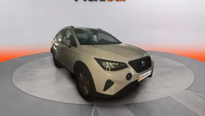Usado Seat Arona Style 110 CV (80 kW) 2021 Blanco SUV