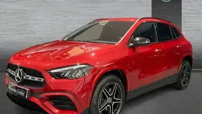 Usado Mercedes GLA250 AMG line 218 CV (160 kW) 2023 Rojo SUV