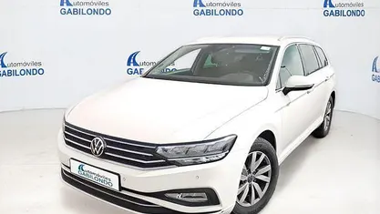 Usado VW Passat Business 150 CV (110 kW) 2021 Blanco Familiar