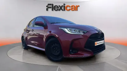 Usado Toyota Yaris Hybrid Active 116 CV (85 kW) 2023 Rojo Berlina