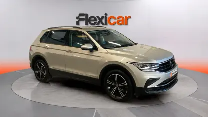 Usado VW Tiguan Life 150 CV (110 kW) 2024 Gris SUV