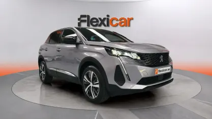Usado Peugeot 3008 Allure 136 CV (100 kW) 2024 Gris SUV