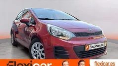 Rojo Usado 2016 Kia Rio Berlina | 9990 € (Precio justo)