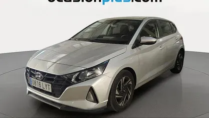 Usado Hyundai i20 84 CV (61 kW) 2022 Gris plata Utilitario