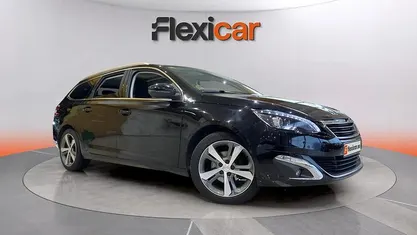 Usado Peugeot 308 131 CV (96 kW) 2016 Negro Familiar