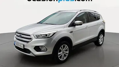 Usado Ford Kuga Trend+ 120 CV (88 kW) 2017 Gris plata SUV
