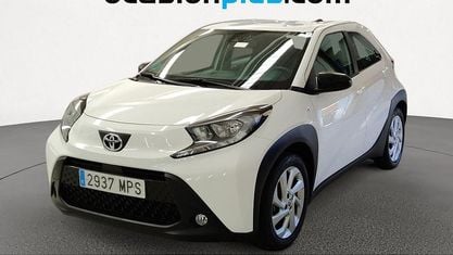 Begagnad Toyota Aygo X Play 72 HK (52 kW) 2024 Vit SUV