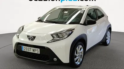 Usado Toyota Aygo X Play 72 CV (52 kW) 2024 Blanco SUV