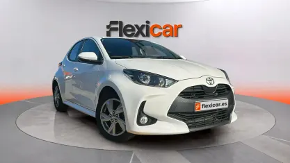 Usado Toyota Yaris Hybrid Active 116 CV (85 kW) 2026 Blanco Berlina