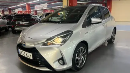 Usado Toyota Yaris Advance 100 CV (73 kW) 2018 Gris Utilitario