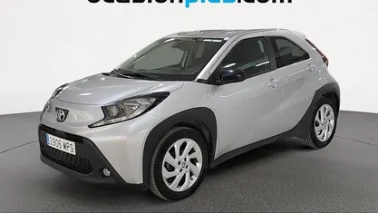 Gris Usado 2024 Toyota Aygo X Play SUV | 12.819 € (Precio justo)