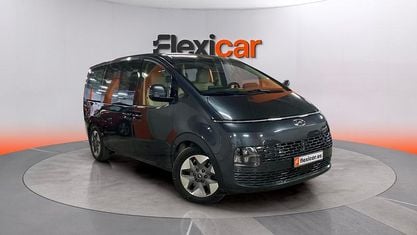 Usado Hyundai Staria 177 CV (130 kW) 2023 Gris Monovolumen