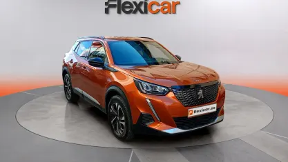 Usado Peugeot 2008 Active 101 CV (74 kW) 2023 Naranja SUV