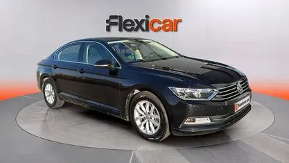 Usado VW Passat Advance 120 CV (88 kW) 2017 Negro Berlina