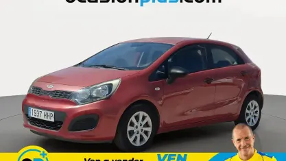 Usado Kia Rio 86 CV (63 kW) 2011 Rojo Utilitario