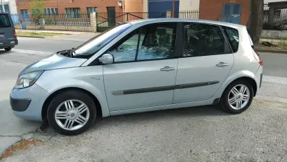 Usado Renault Scénic Expression 80 CV (58 kW) 2003 Gris Monovolumen