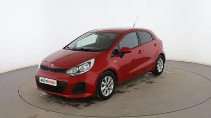 Usado Kia Rio 85 CV (62 kW) 2017 Rojo Utilitario